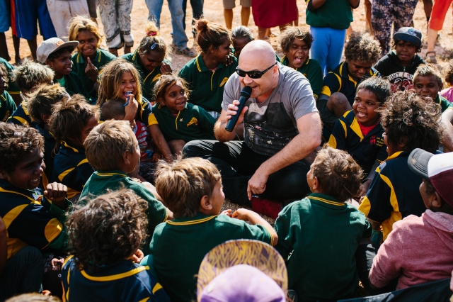 Adam Thompson from Chocolate Starfish sing with the children at Watson. Image Cameron Zegers Photography